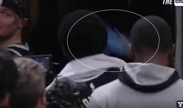 1623075917812076638.jpeg 球迷失控疫情惹的祸?明星后卫遭殃